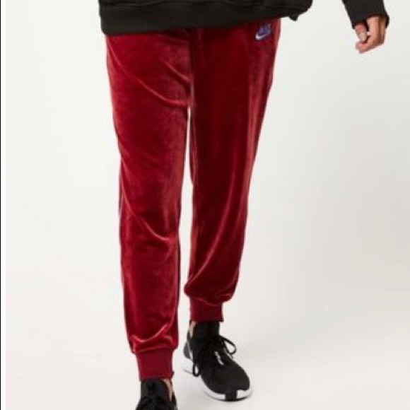 nike women's sportswear velour heritage joggers